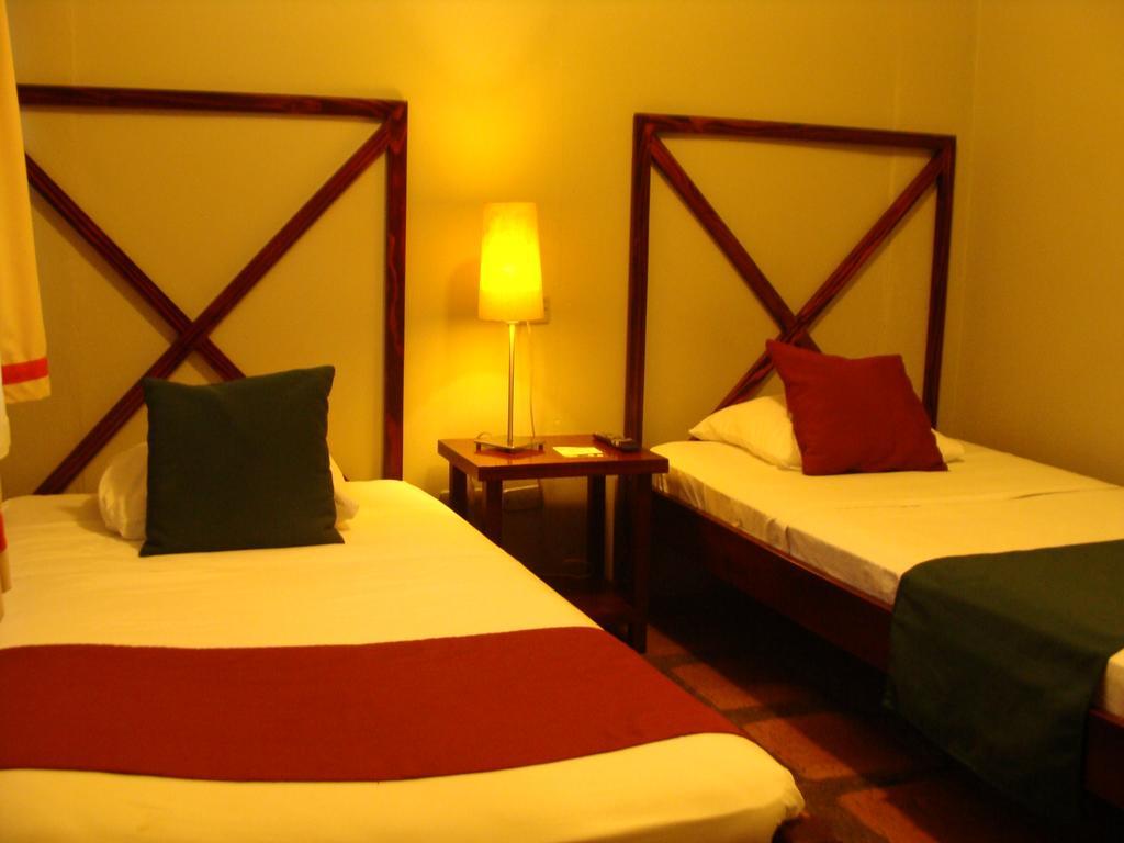 Hotel Либерия Екстериор снимка