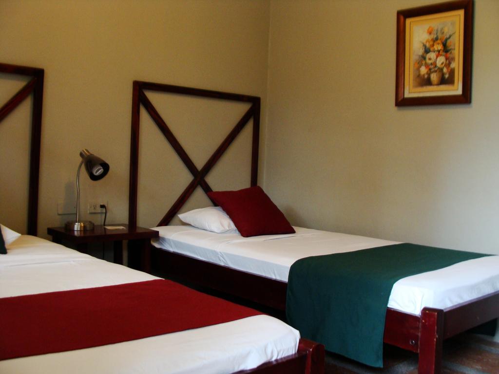 Hotel Либерия Екстериор снимка